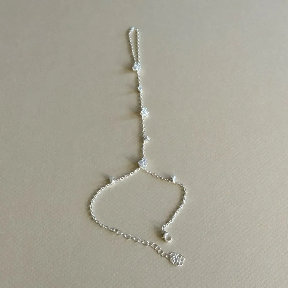 Elegant Silver Hand Chain Bracelet N1628